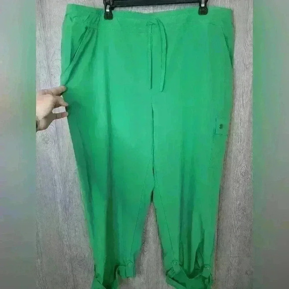 Chicos green cropped pants size 3.5 = LG - Picture 1 of 8